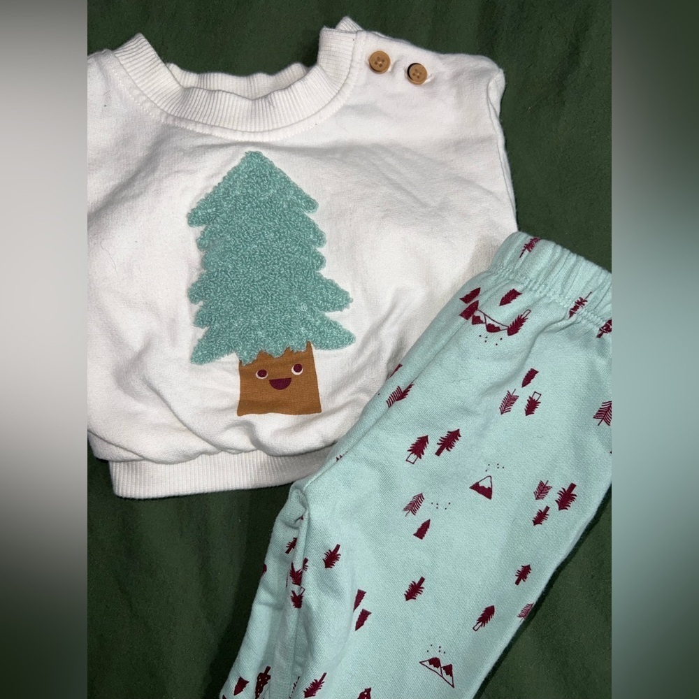 ‼️NWOT: Cat & Jack Christmas Tree Matching Set - NB - Picture 2 of 4